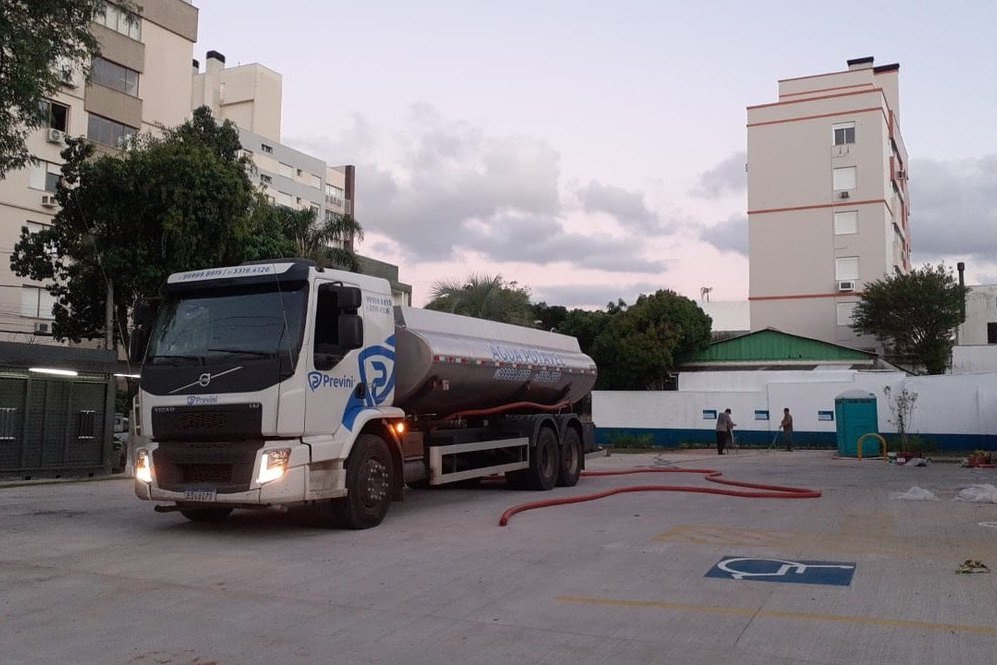 Caminhão-pipa em São Leopoldo: como planejar água potável para escolas